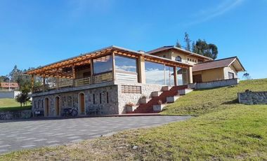Lujosa casa amoblada en alquiler a 15 minutos de Ricaurte