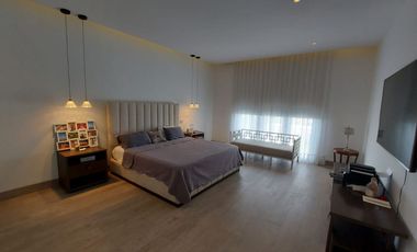 Samborondon, Venta de Lujosa Casa 5 Dorm Amoblada con Piscina Vista Al Lago