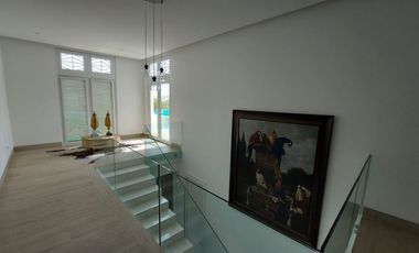 Samborondon, Venta de Lujosa Casa 5 Dorm Amoblada con Piscina Vista Al Lago