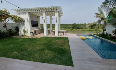 Samborondon, Venta de Lujosa Casa 5 Dorm Amoblada con Piscina Vista Al Lago