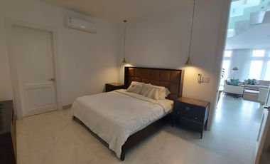 Samborondon, Venta de Lujosa Casa 5 Dorm Amoblada con Piscina Vista Al Lago