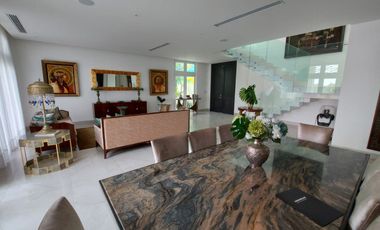 Samborondon, Venta de Lujosa Casa 5 Dorm Amoblada con Piscina Vista Al Lago