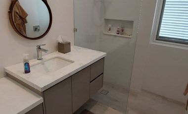 Samborondon, Venta de Lujosa Casa 5 Dorm Amoblada con Piscina Vista Al Lago