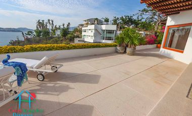 Hermosa casa con terraza con asoleadero, alberca y vistas al mar