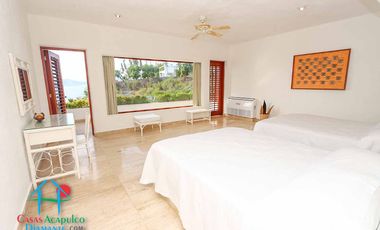 Hermosa casa con terraza con asoleadero, alberca y vistas al mar
