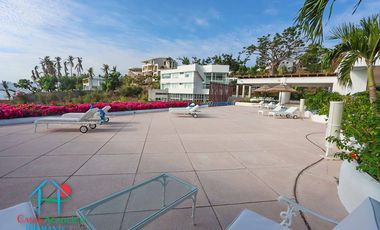 Hermosa casa con terraza con asoleadero, alberca y vistas al mar