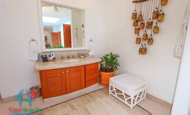 Hermosa casa con terraza con asoleadero, alberca y vistas al mar