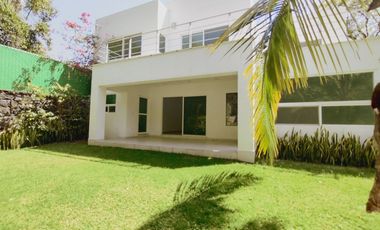 Casa en Venta en condominio con Alberca en Pedregal de las Fuentes,  Jiutepec Morelos.