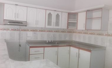 VENDO HERMOSA Y RENTABLE CASA DE 2 PISOS, EN EL SEGUNDO PISO TIENE 2 APTOS. INDEPENDIENTES UBICADA EN BARRIO FLORESTA  DE NEIVA HUILA  AL LADO DE LA C