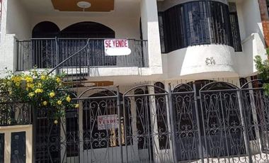 VENDO HERMOSA Y RENTABLE CASA DE 2 PISOS, EN EL SEGUNDO PISO TIENE 2 APTOS. INDEPENDIENTES UBICADA EN BARRIO FLORESTA  DE NEIVA HUILA  AL LADO DE LA C