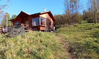 Pucón, vendo parcela 5000 m2  con dos cabañas, cercana al centro