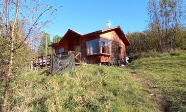 Pucón, vendo parcela 5000 m2  con dos cabañas, cercana al centro