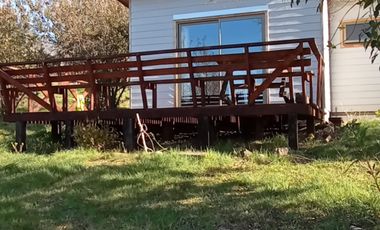Pucón, vendo parcela 5000 m2  con dos cabañas, cercana al centro
