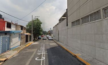 Venta de Remate en Hermosa y Amplia Casa excelente zona Col. Hab. viveros del Valle, Tlanepantla de Baz.