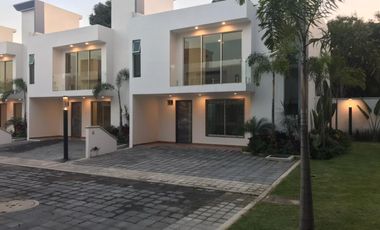Casa de lujo 3 recámaras con alberca  en conjunto de 10 casas, centro de Jiutepec Mor.