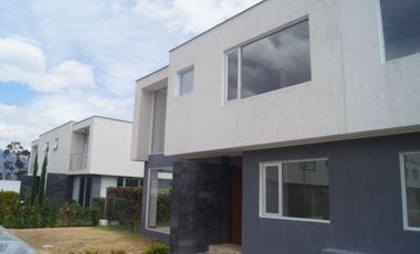 CASA DE VENTA DE 3 DORMITORIOS, TUMBACO, LA MORITA,  ECUADOR QUITO $265.000