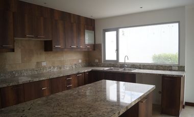 CASA DE VENTA DE 3 DORMITORIOS, TUMBACO, LA MORITA,  ECUADOR QUITO $265.000