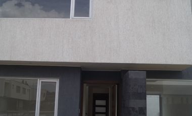 CASA DE VENTA DE 3 DORMITORIOS, TUMBACO, LA MORITA,  ECUADOR QUITO $265.000