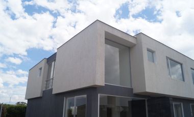 CASA DE VENTA DE 3 DORMITORIOS, TUMBACO, LA MORITA,  ECUADOR QUITO $265.000
