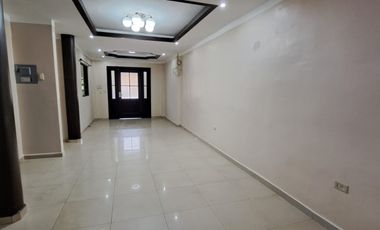 Venta casa de dos pisos en Villa España Etapa Valencia norte de Guayaquil
