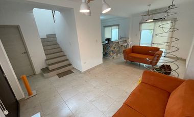 En venta casa en Urb. La Joya en Topacio de Estreno.