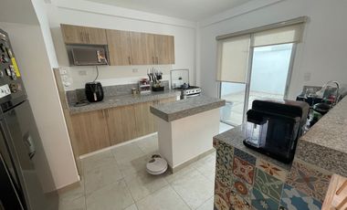 En venta casa en Urb. La Joya en Topacio de Estreno.