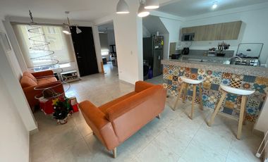 En venta casa en Urb. La Joya en Topacio de Estreno.