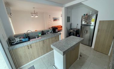 En venta casa en Urb. La Joya en Topacio de Estreno.