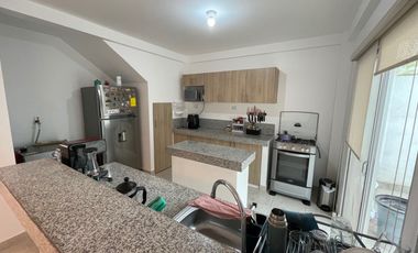 En venta casa en Urb. La Joya en Topacio de Estreno.