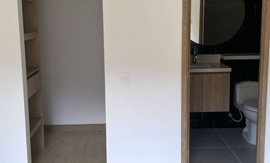 Arrienda apartamento 71m2 en Prado Veraniego, 3 habitaciones, 2 baños