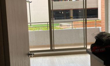 Arrienda apartamento 71m2 en Prado Veraniego, 3 habitaciones, 2 baños