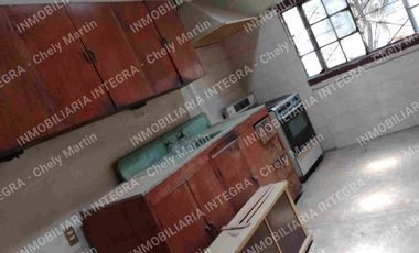 CASONA EN VENTA CON LOCAL EN PENJAMO, GTO. EXCELENTE UBICACION.  PATIO CENTRAL.UNA PLANTA.