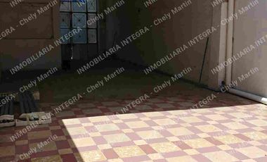 CASONA EN VENTA CON LOCAL EN PENJAMO, GTO. EXCELENTE UBICACION.  PATIO CENTRAL.UNA PLANTA.