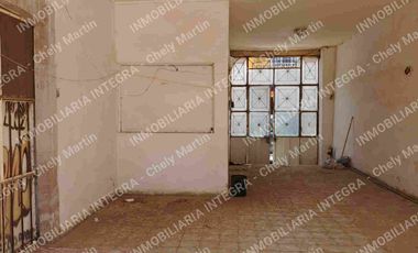 CASONA EN VENTA CON LOCAL EN PENJAMO, GTO. EXCELENTE UBICACION.  PATIO CENTRAL.UNA PLANTA.