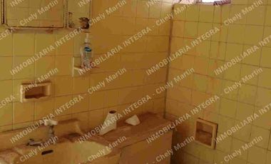 CASONA EN VENTA CON LOCAL EN PENJAMO, GTO. EXCELENTE UBICACION.  PATIO CENTRAL.UNA PLANTA.