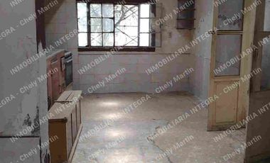 CASONA EN VENTA CON LOCAL EN PENJAMO, GTO. EXCELENTE UBICACION.  PATIO CENTRAL.UNA PLANTA.