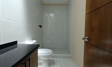 $2,700,000.00 ESTRENE MODERNA, DOBLE PORTÓN ELÉCTRICO,2 RECÁMARAS, 2 1/2 BAÑOS Y 2 GARAGES