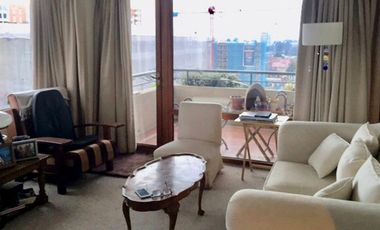 Vendemos amplio departamento dúplex a pasos de la Av. Alemania