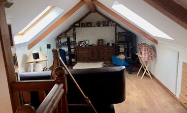 Vendemos amplio departamento dúplex a pasos de la Av. Alemania