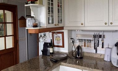 Vendemos amplio departamento dúplex a pasos de la Av. Alemania