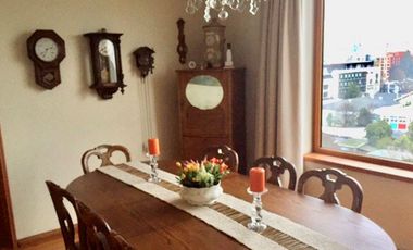 Vendemos amplio departamento dúplex a pasos de la Av. Alemania