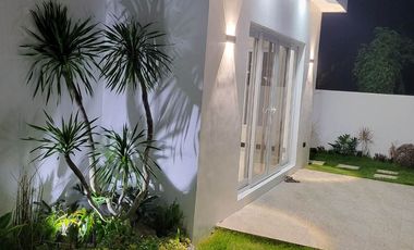 Furnished Corner Modern home in South Forbes