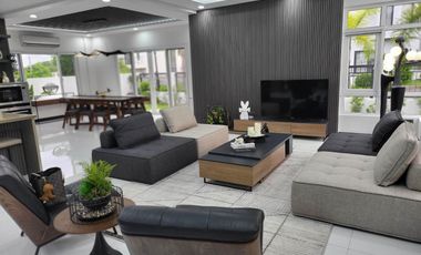 Furnished Corner Modern home in South Forbes