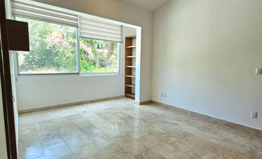 LAS CAÑADAS CASA EN VENTA CON ALBERCA EN ZONA TRANQUILA