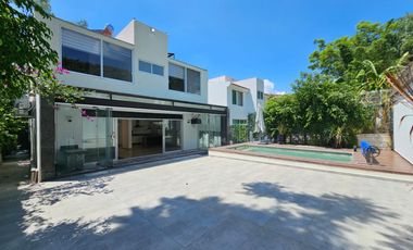 LAS CAÑADAS CASA EN VENTA CON ALBERCA EN ZONA TRANQUILA