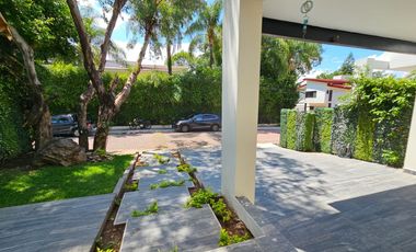 LAS CAÑADAS CASA EN VENTA CON ALBERCA EN ZONA TRANQUILA