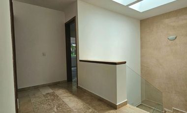 LAS CAÑADAS CASA EN VENTA CON ALBERCA EN ZONA TRANQUILA