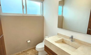 LAS CAÑADAS CASA EN VENTA CON ALBERCA EN ZONA TRANQUILA