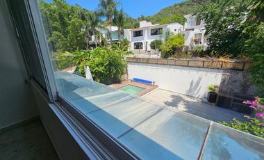 LAS CAÑADAS CASA EN VENTA CON ALBERCA EN ZONA TRANQUILA