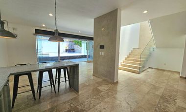 LAS CAÑADAS CASA EN VENTA CON ALBERCA EN ZONA TRANQUILA